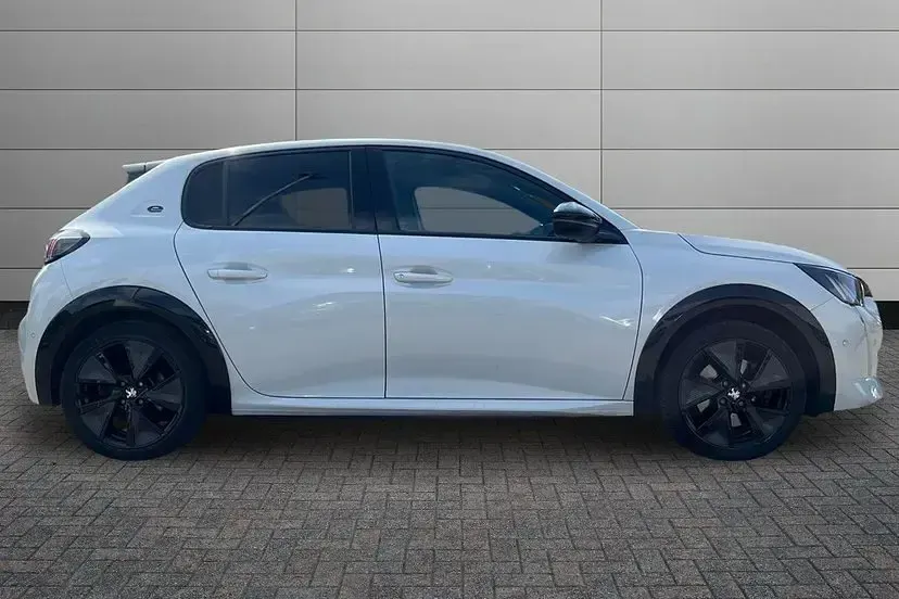 Used Peugeot e-208 Premium 98 kW (134 HP) 2021 White Hatchback