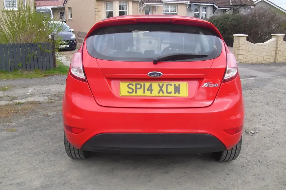 Begagnad Ford Fiesta Style 82 HK (60 kW) 2014 Röd Halvkombi