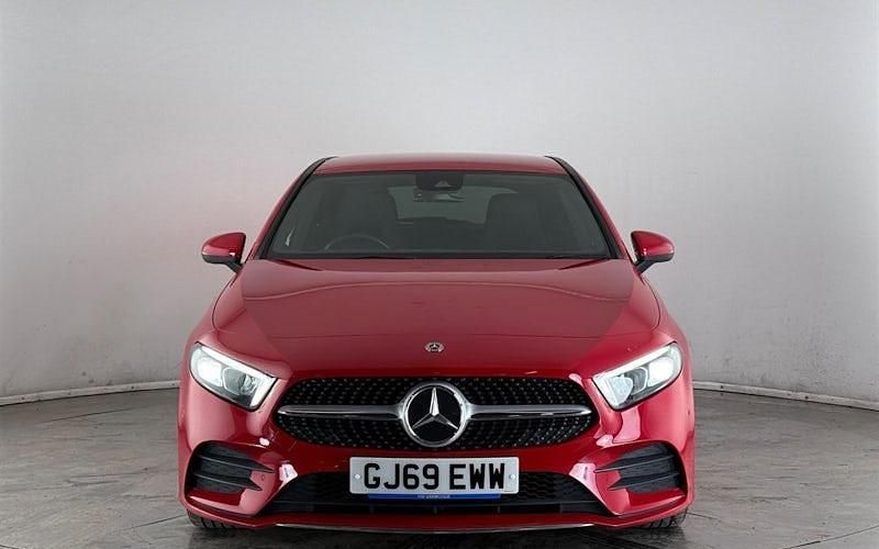 Używany Mercedes A200 Executive 163 KM (119 kW) 2019 Czerwony Hatchback