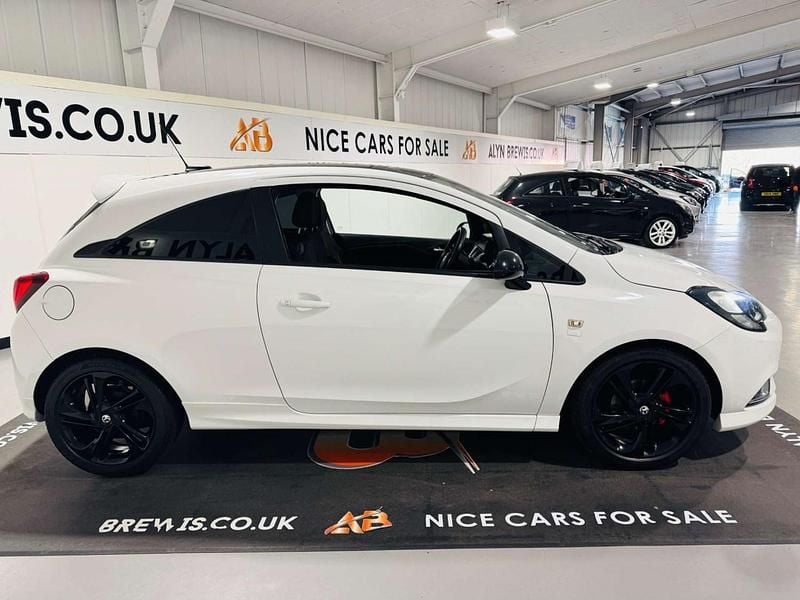 Used Vauxhall Corsa Edition 70 HP (51 kW) 2015 White Hatchback