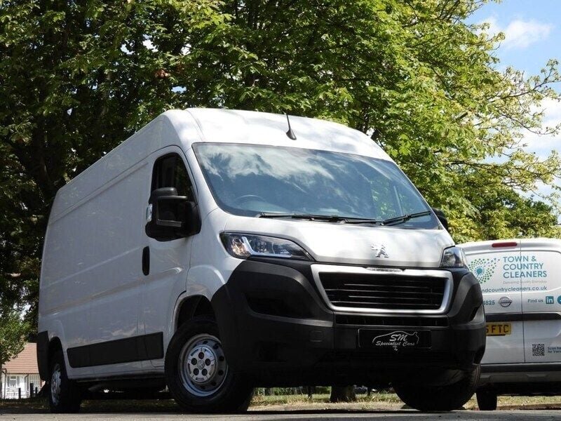 White Used 2023 Peugeot Boxer Premium Van | £10,390 (Super price) - Image 1/4