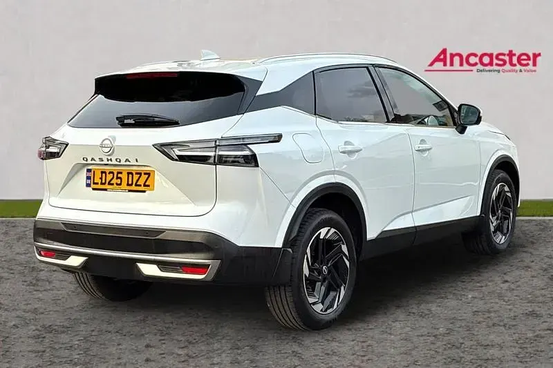 Used Nissan Qashqai N-Connecta 2025 White SUV