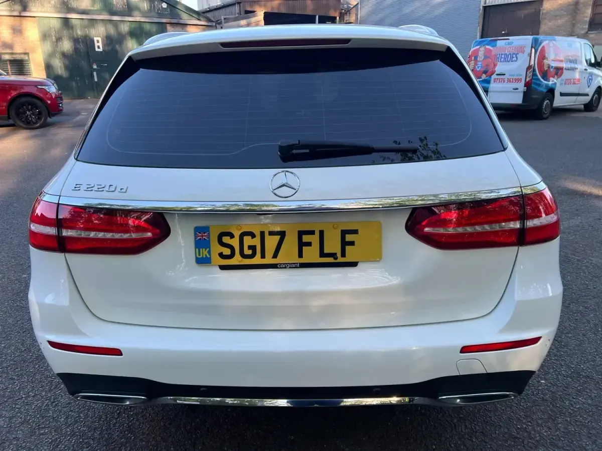 Gebraucht Mercedes E220 AMG line 2017 Weiß Kombi