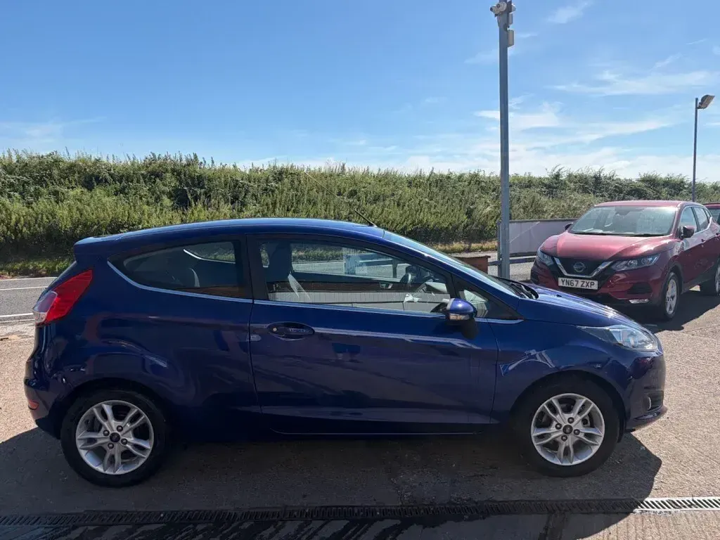 Used Ford Fiesta Zetec 2016 Blue Hatchback