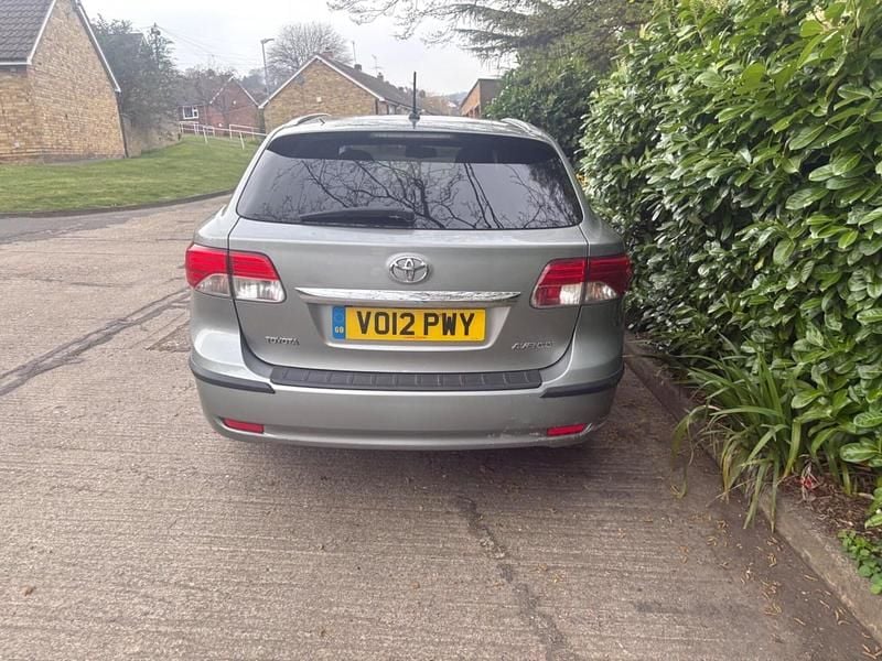 Used Toyota Avensis T4 124 HP (91 kW) 2012 Grey Estate