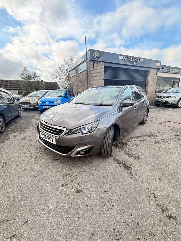 Used Peugeot 308 145 HP (106 kW) 2026 Brown Estate