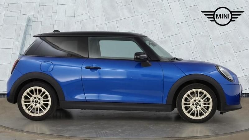 Używany Mini Cooper Hatch 154 KM (113 kW) 2024 Niebieski Hatchback