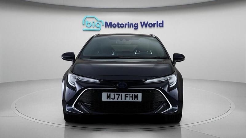 Used Toyota Corolla 184 HP (135 kW) 2021 Blue Estate