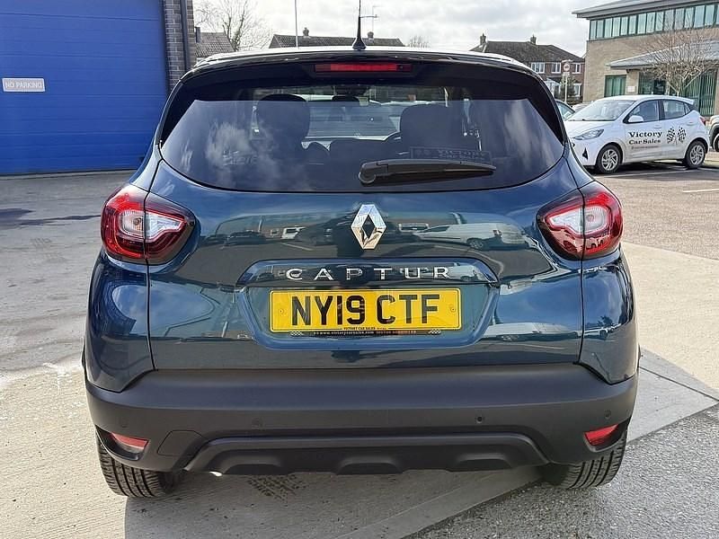 Used Renault Captur Iconic 90 HP (66 kW) 2019 Blue/black SUV