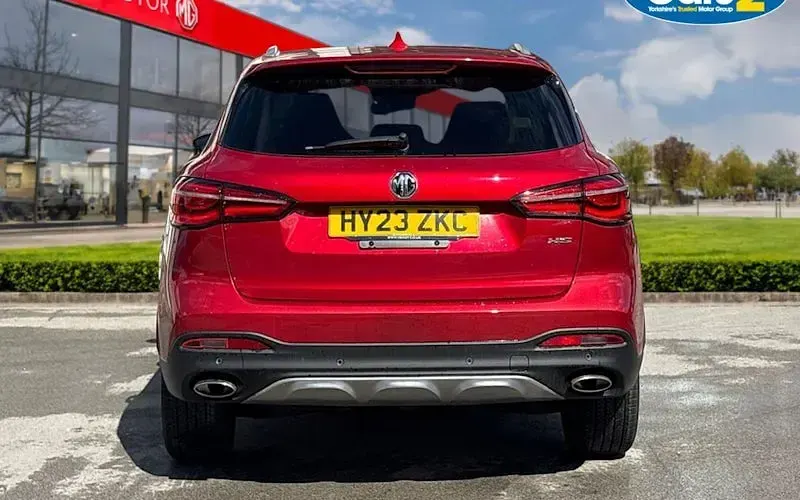 Begagnad MG HS Exclusive 162 HK (119 kW) 2023 Röd SUV