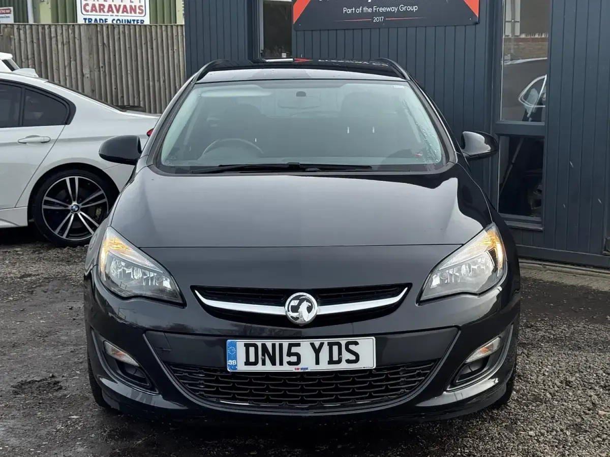 Used Vauxhall Astra S 136 HP (100 kW) 2015 Black Estate