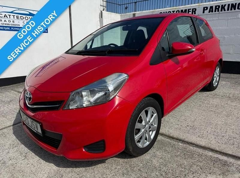 Red Used 2013 Toyota Yaris Hatchback | £4,495 (Expensive) - Image 1/3