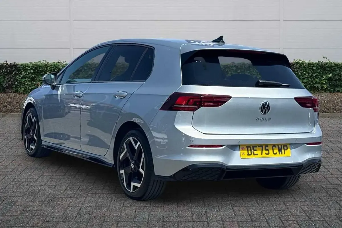 Used VW Golf VIII R-line 150 HP (110 kW) 2025 Silver Hatchback