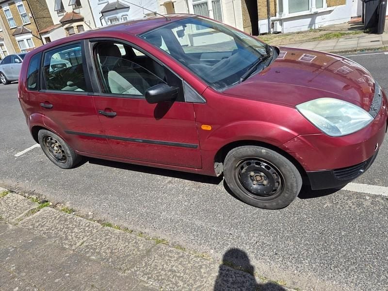 Used Ford Fiesta 80 HP (58 kW) 2003 Red Hatchback