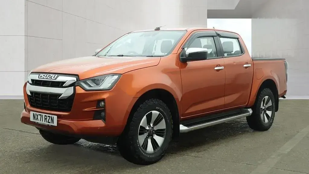 Used Isuzu D-Max 163 HP (119 kW) 2021 Orange Pickup
