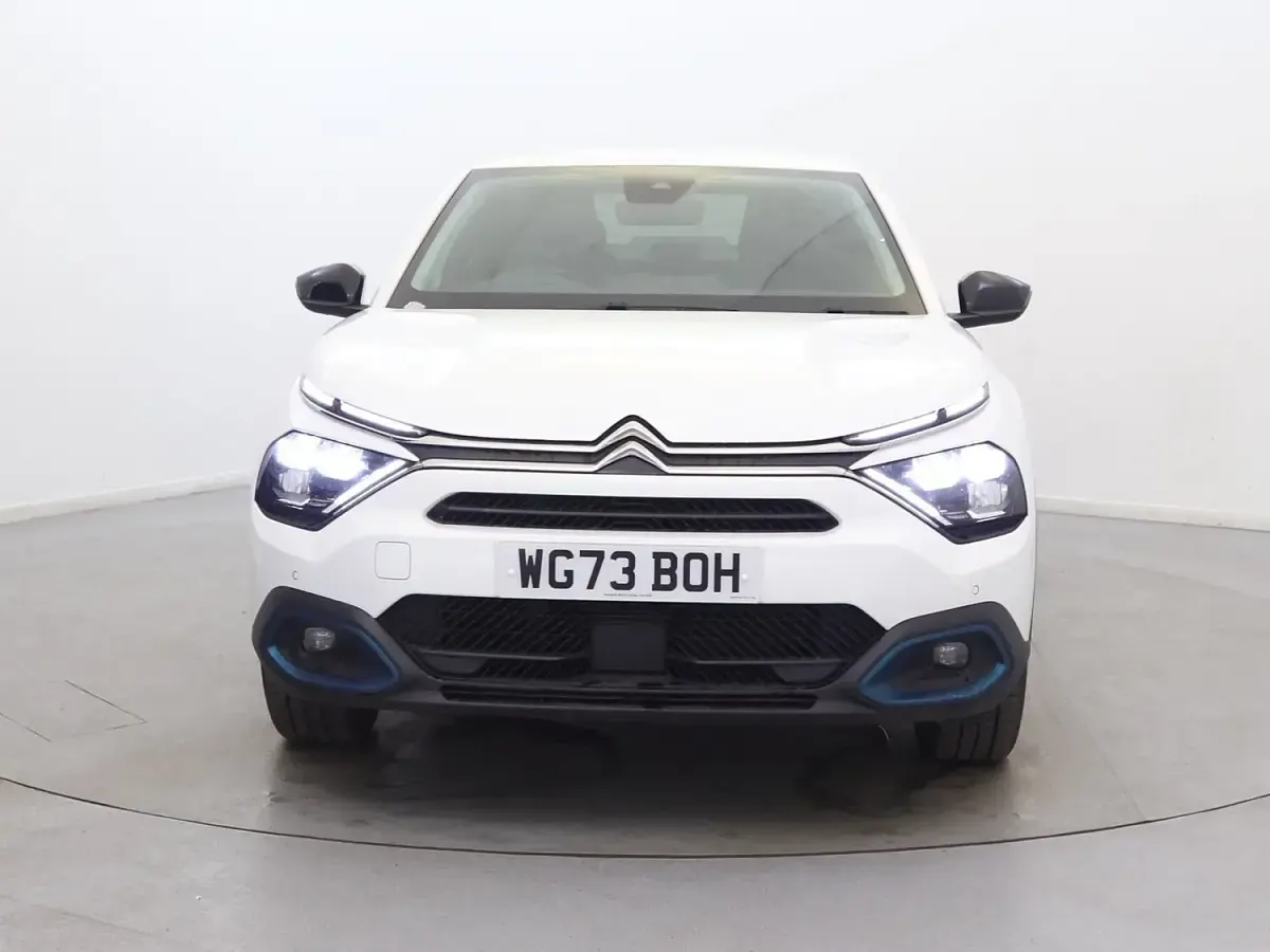 Used Citroën e-C4 Shine 100 kW (136 HP) 2023 White Sedan