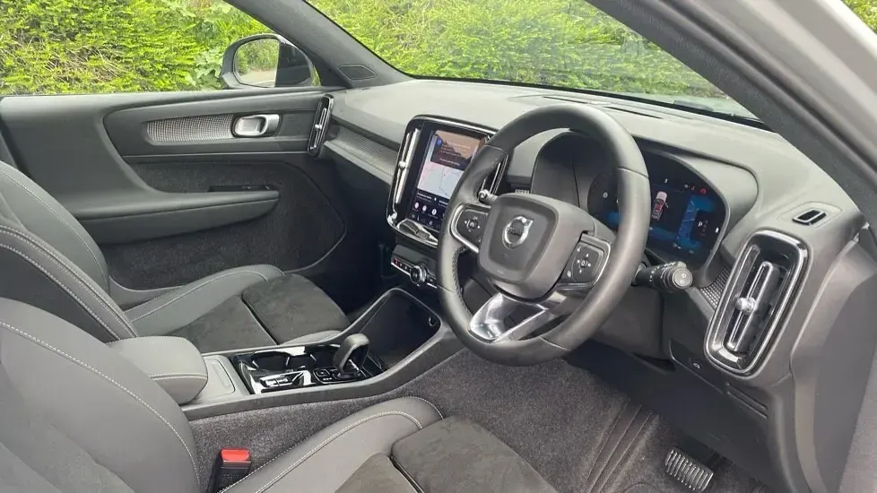 Used Volvo XC40 Plus 194 HP (142 kW) 2025 Grey SUV