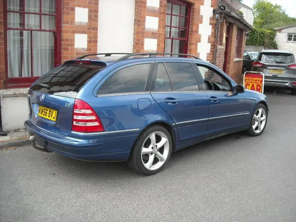 Used Mercedes C320 Avantgarde 221 HP (162 kW) 2007 Blue Estate