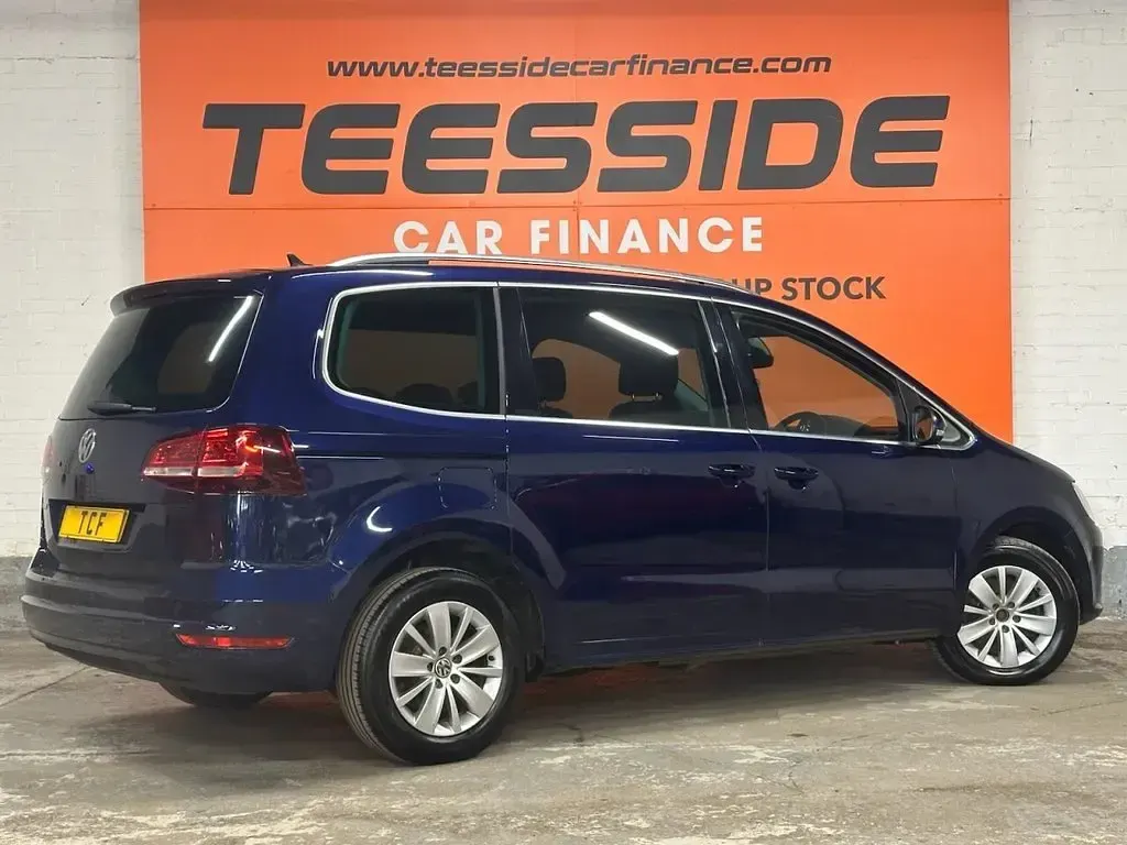 Usado VW Sharan SE 150 HP (110 kW) 2019 Azul Monovolume