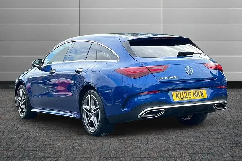 Used Mercedes E250 Executive 215 HP (158 kW) 2025 Blue Estate