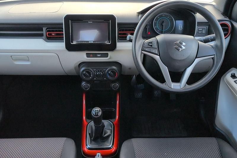 Used Suzuki Ignis SZ-T 90 HP (66 kW) 2017 White SUV