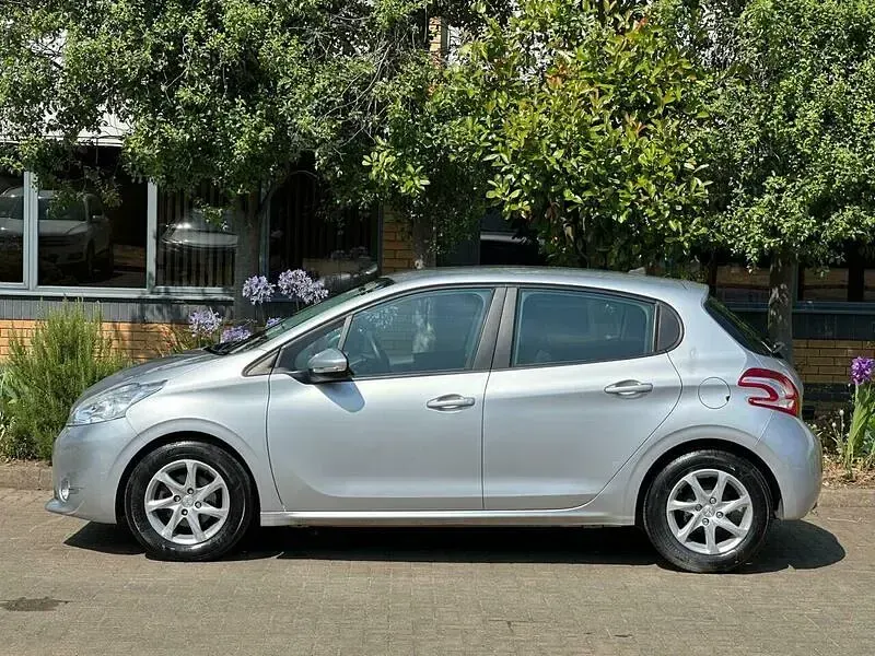 Used Peugeot 208 Active 82 HP (60 kW) 2014 Silver Hatchback