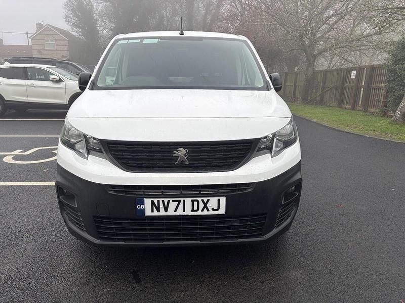 Used Peugeot Partner Premium 2021 White MPV