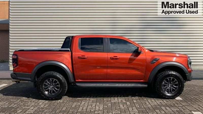 Used Ford Ranger Titanium 136 HP (100 kW) 2023 Orange Pickup