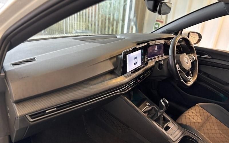 Used VW Golf VIII R-line 131 HP (96 kW) 2024 Hatchback