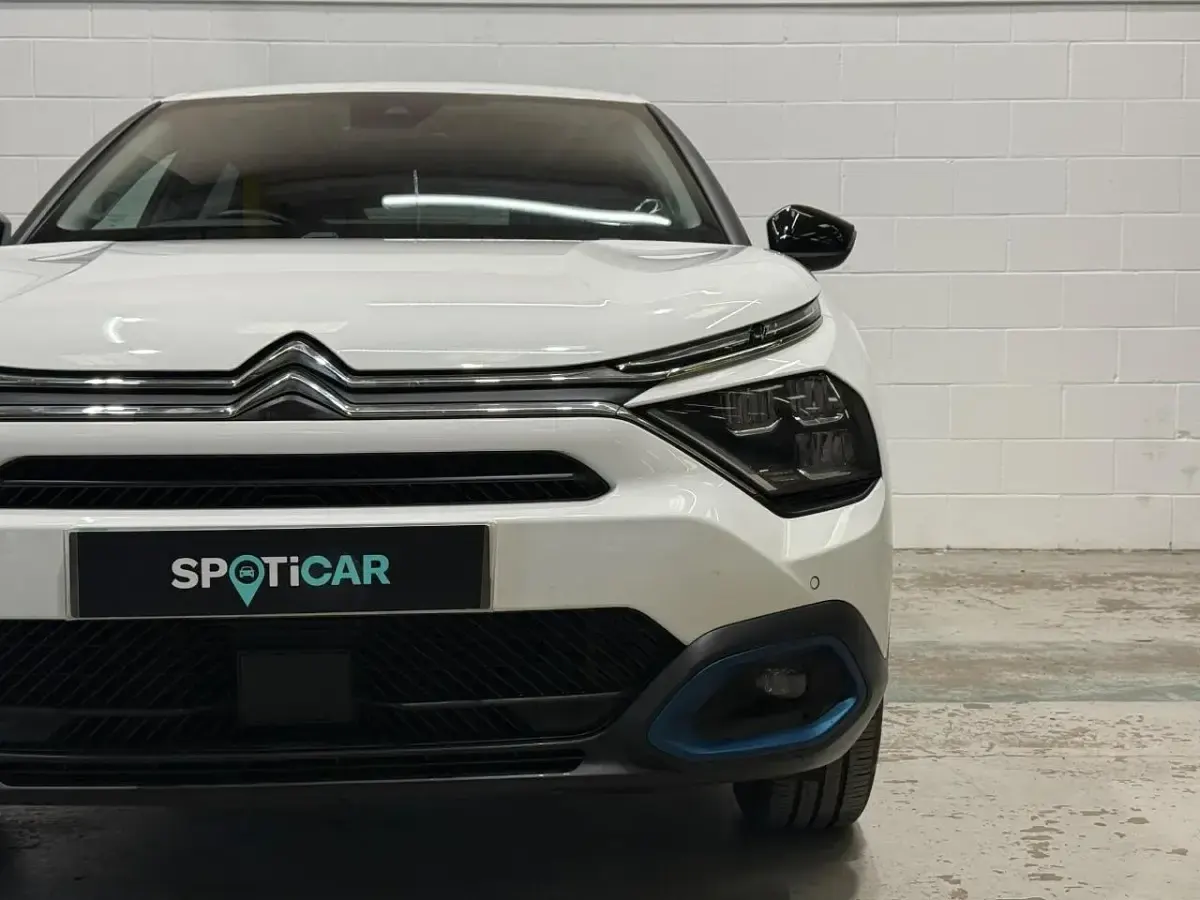 Used Citroën e-C4 Shine 98 kW (134 HP) 2022 White Hatchback