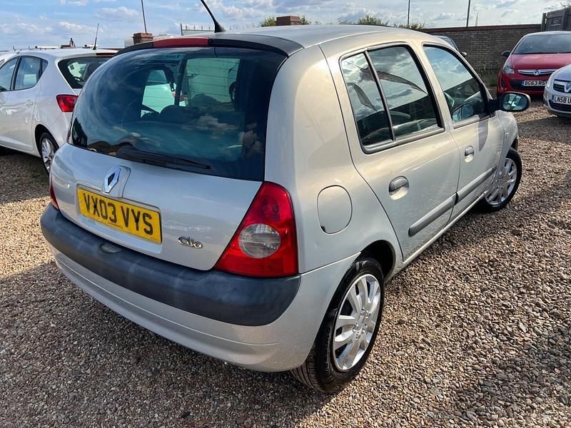 Silver Used 2003 Renault Clio II Expression Hatchback | £1,999 (A bit pricey) - Image 1/4