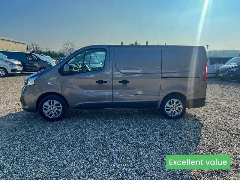 Begagnad Renault Trafic 2016 Grå Minibuss