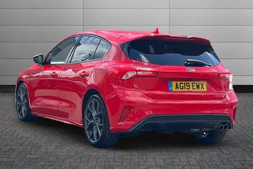 Used Ford Focus ST 187 HP (137 kW) 2019 Red Hatchback