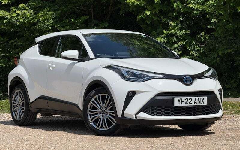 Pure white Used 2022 Toyota C-HR SUV | £21,705 (Fair price) - Image 1/4