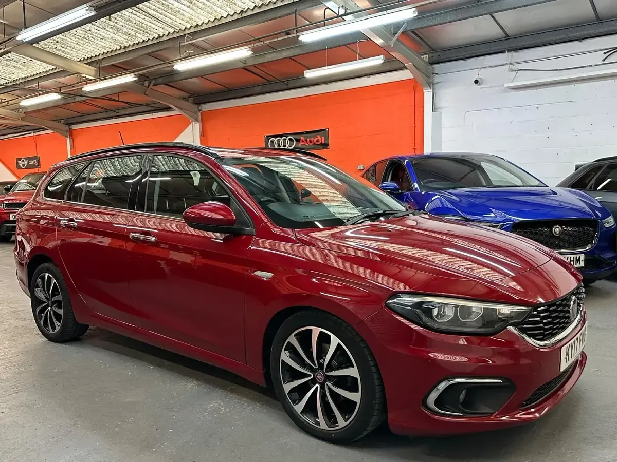 Used Fiat Tipo Lounge 120 HP (88 kW) 2017 Red Estate