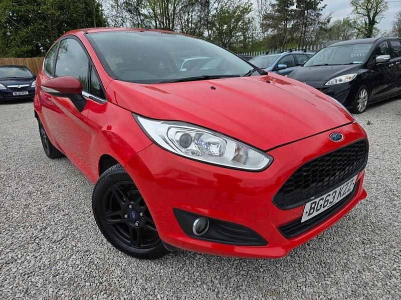 Red Used 2013 Ford Fiesta Zetec Hatchback | £3,195 (Fair price) - Image 1/4