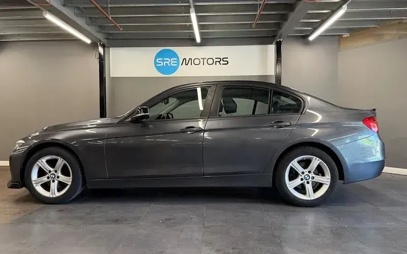 Usado BMW 320 Comfort Edition 184 HP (135 kW) 2014 Cinzento Sedan