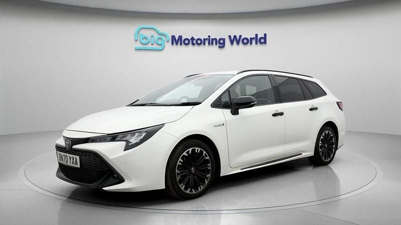 Used Toyota Corolla Sport 122 HP (89 kW) 2020 White Estate