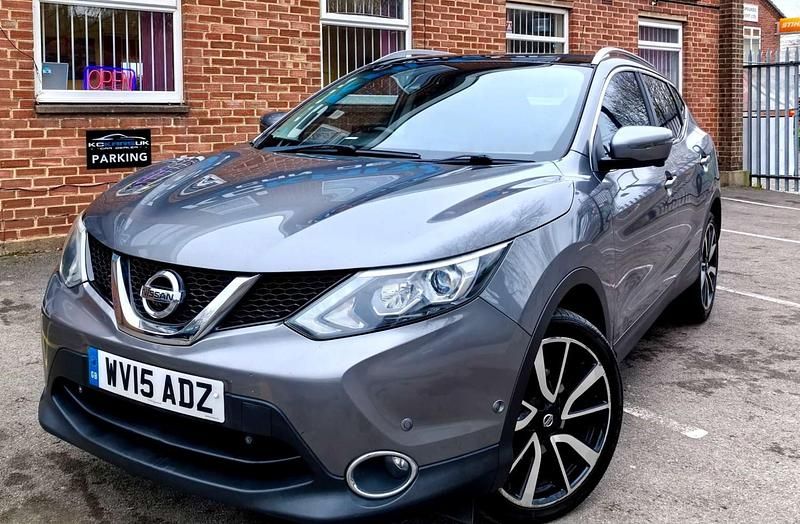 Used Nissan Qashqai Tekna 110 HP (80 kW) 2015 Grey SUV