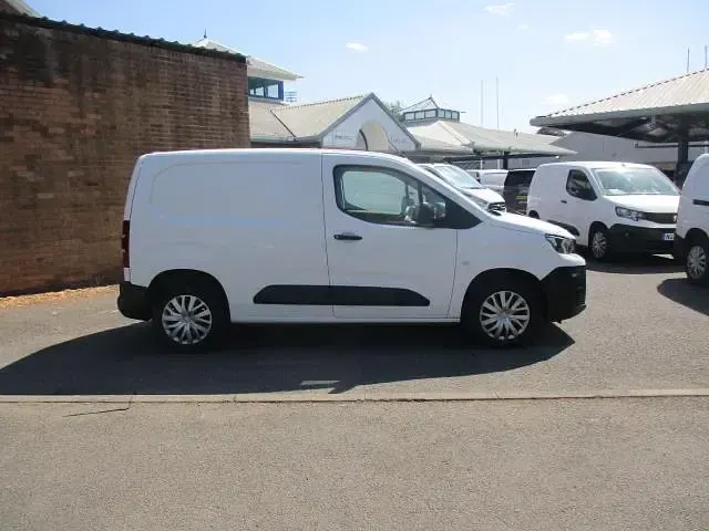 Used Peugeot Partner 2021 White MPV