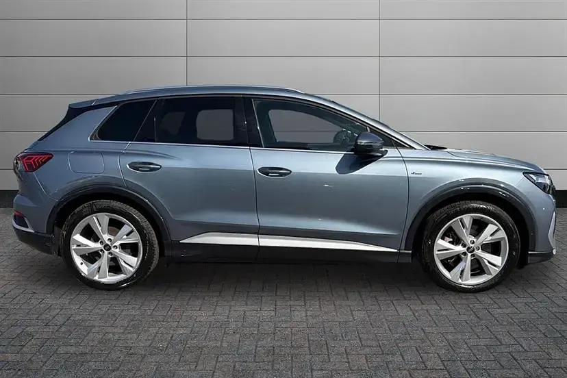 Gebraucht Audi Q4 e-tron S-Line 150 kW (204 PS) 2022 Blau SUV