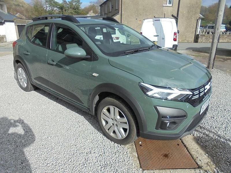 Used Dacia Sandero Expression 2023 Green Hatchback