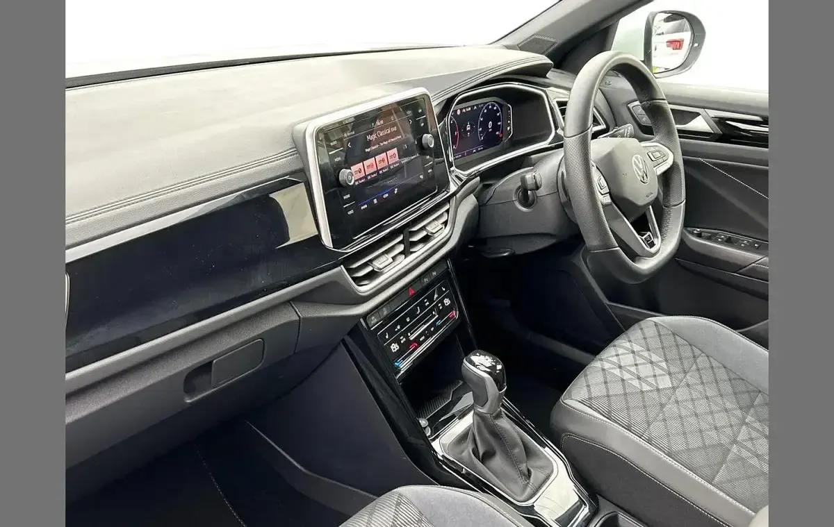 Used VW T-Roc R-line 150 HP (110 kW) 2025 White SUV