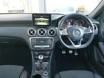 Used Mercedes A160 AMG Line Premium Plus 102 HP (75 kW) 2017 White Hatchback