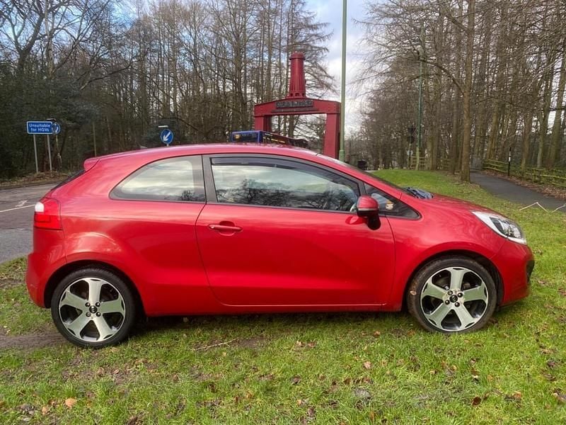 Red Used 2012 Kia Rio Hatchback | £1,750 (Fair price) - Image 1/4