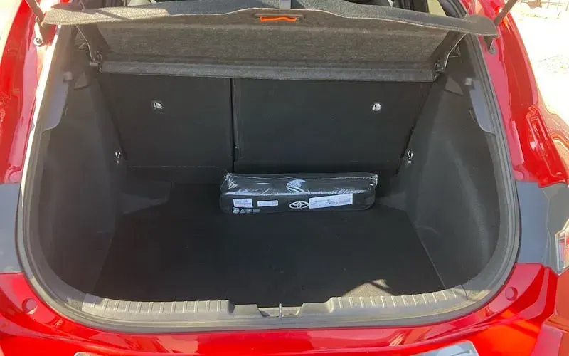 Used Toyota Corolla 122 HP (89 kW) 2019 Red Hatchback