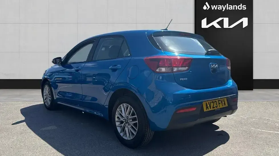 Used Kia Rio 84 HP (61 kW) 2023 Blue Hatchback