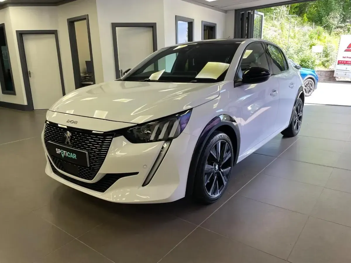 Gebraucht Peugeot 208 GT 99 PS (72 kW) 2023 Weiß Kleinwagen