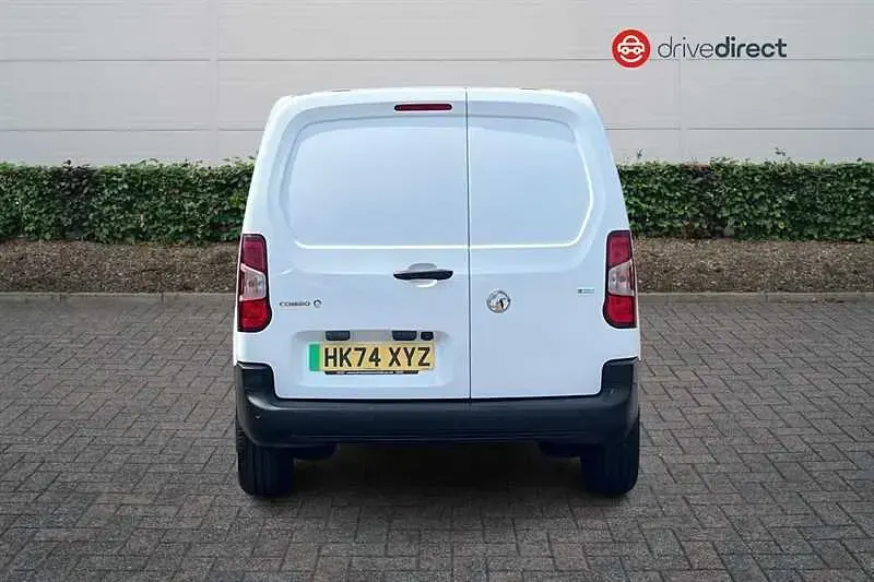 Used Vauxhall Combo 100 kW (136 HP) 2024 White MPV