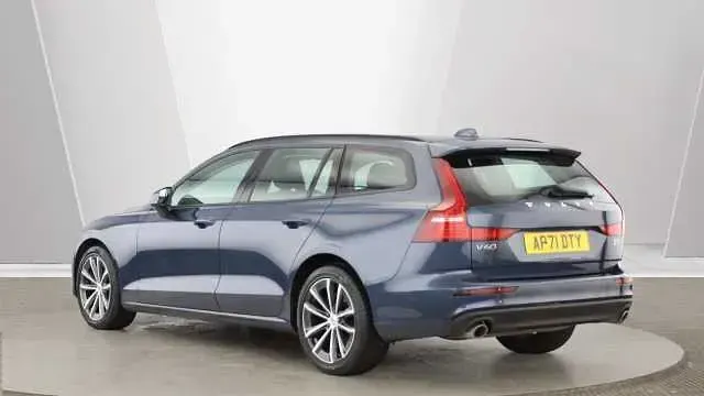 Usado Volvo V60 Momentum 161 HP (118 kW) 2022 Carrinha